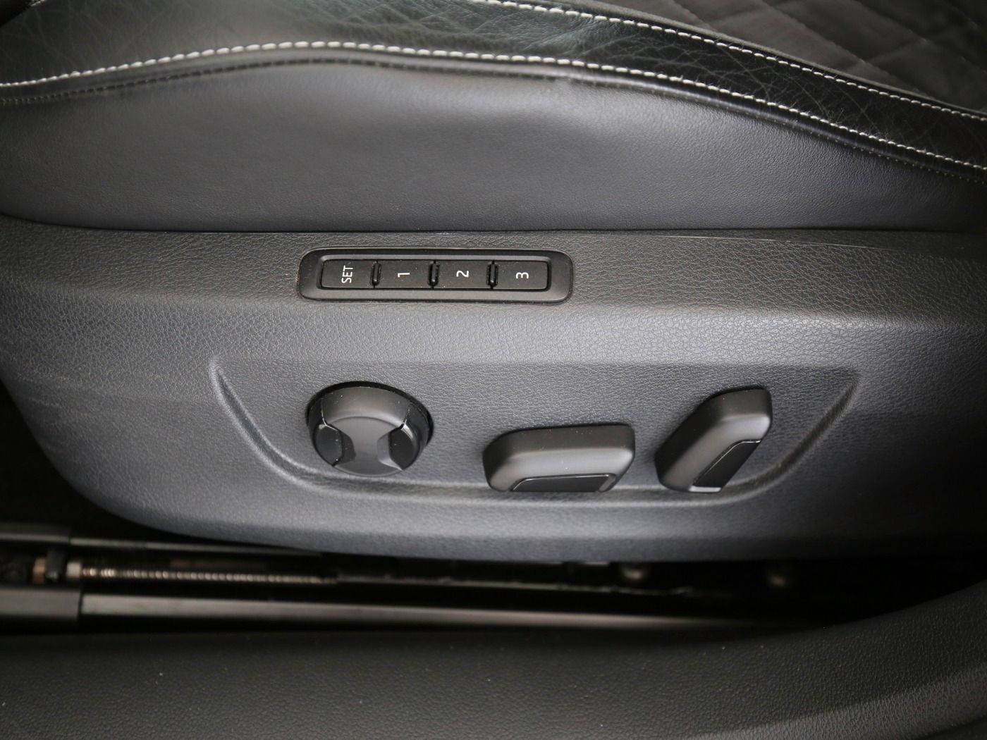 Fahrzeug autohaus mense Fahrzeugabbildung SKODA Superb Combi 2.0 TDI SportLine Pano|SD|ACC|LED