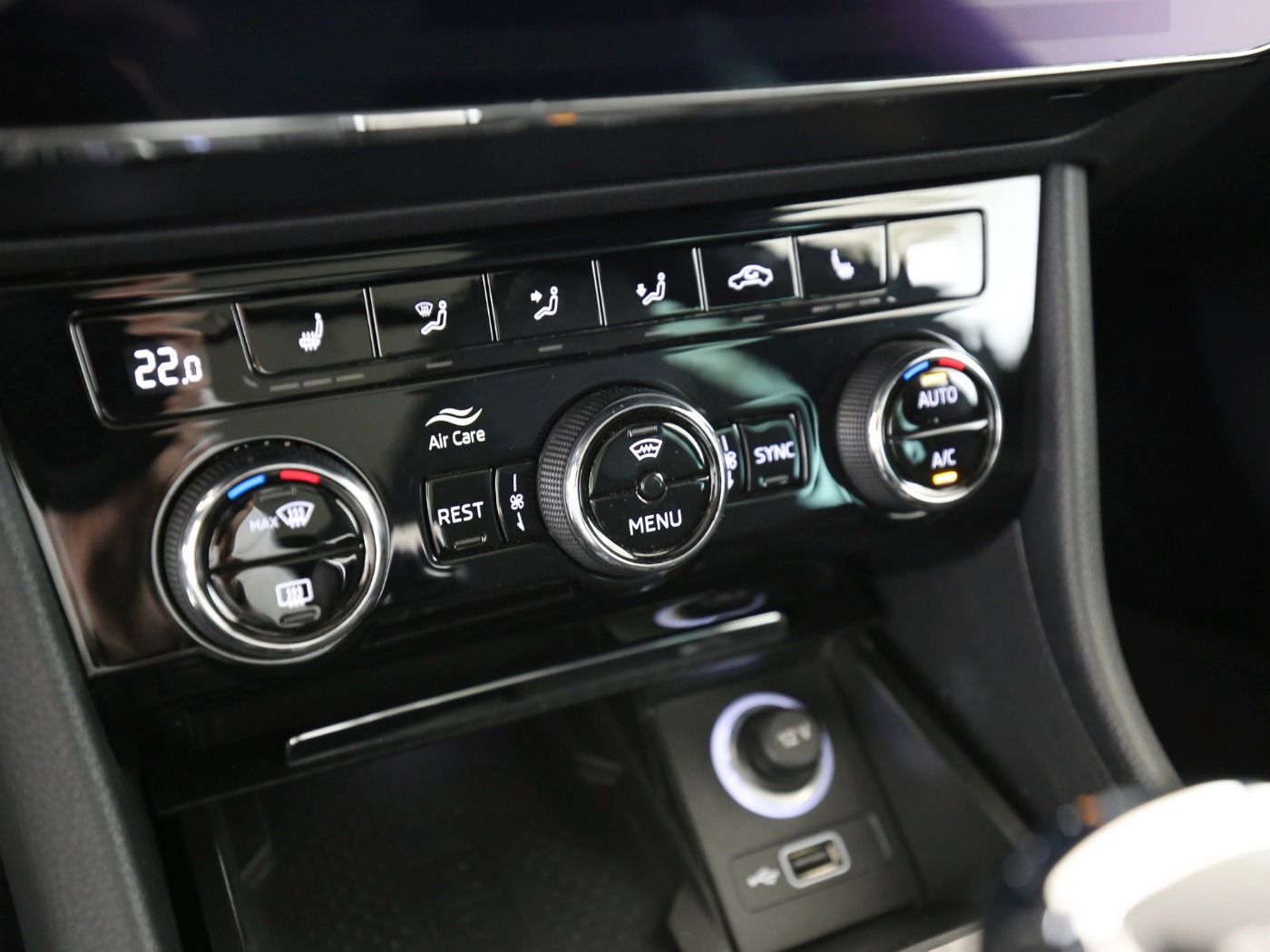 Fahrzeug autohaus mense Fahrzeugabbildung SKODA Superb Combi 2.0 TDI SportLine Pano|SD|ACC|LED