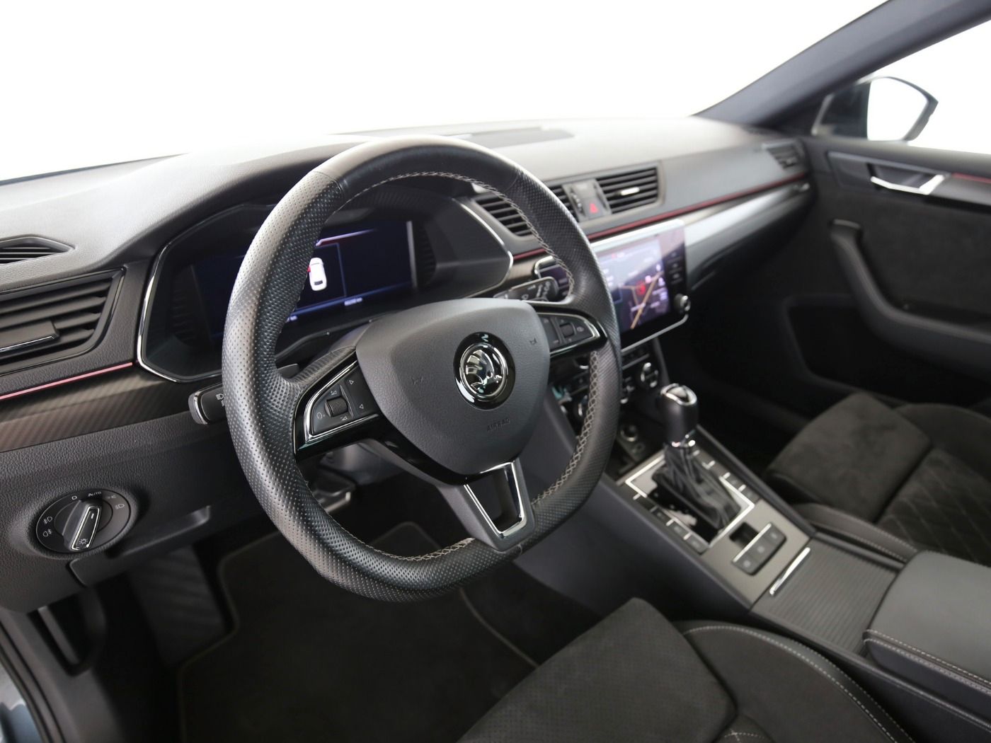 Fahrzeug autohaus mense Fahrzeugabbildung SKODA Superb Combi 2.0 TDI SportLine Pano|SD|ACC|LED