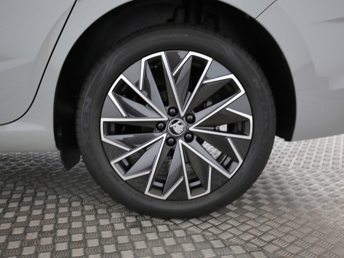 Fahrzeugabbildung SKODA Scala 1.0 TSI Selection ACC|LED|Navi|VirtualCP