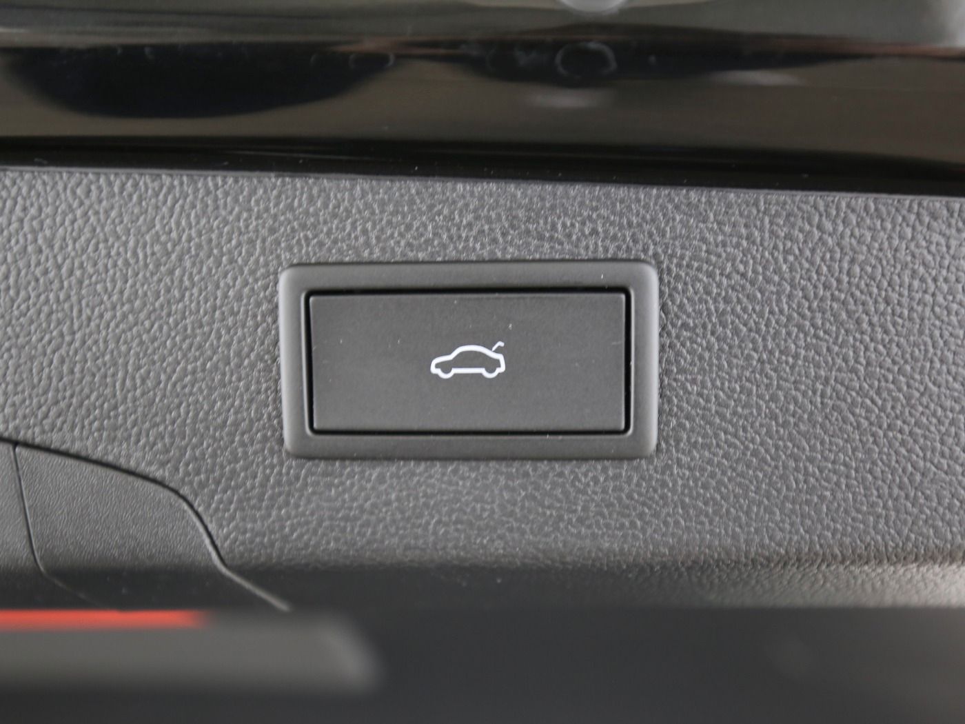 Fahrzeug autohaus mense Fahrzeugabbildung SKODA Superb Combi 110kW 2.0 TDI L&K Matrix|AHK|Pano