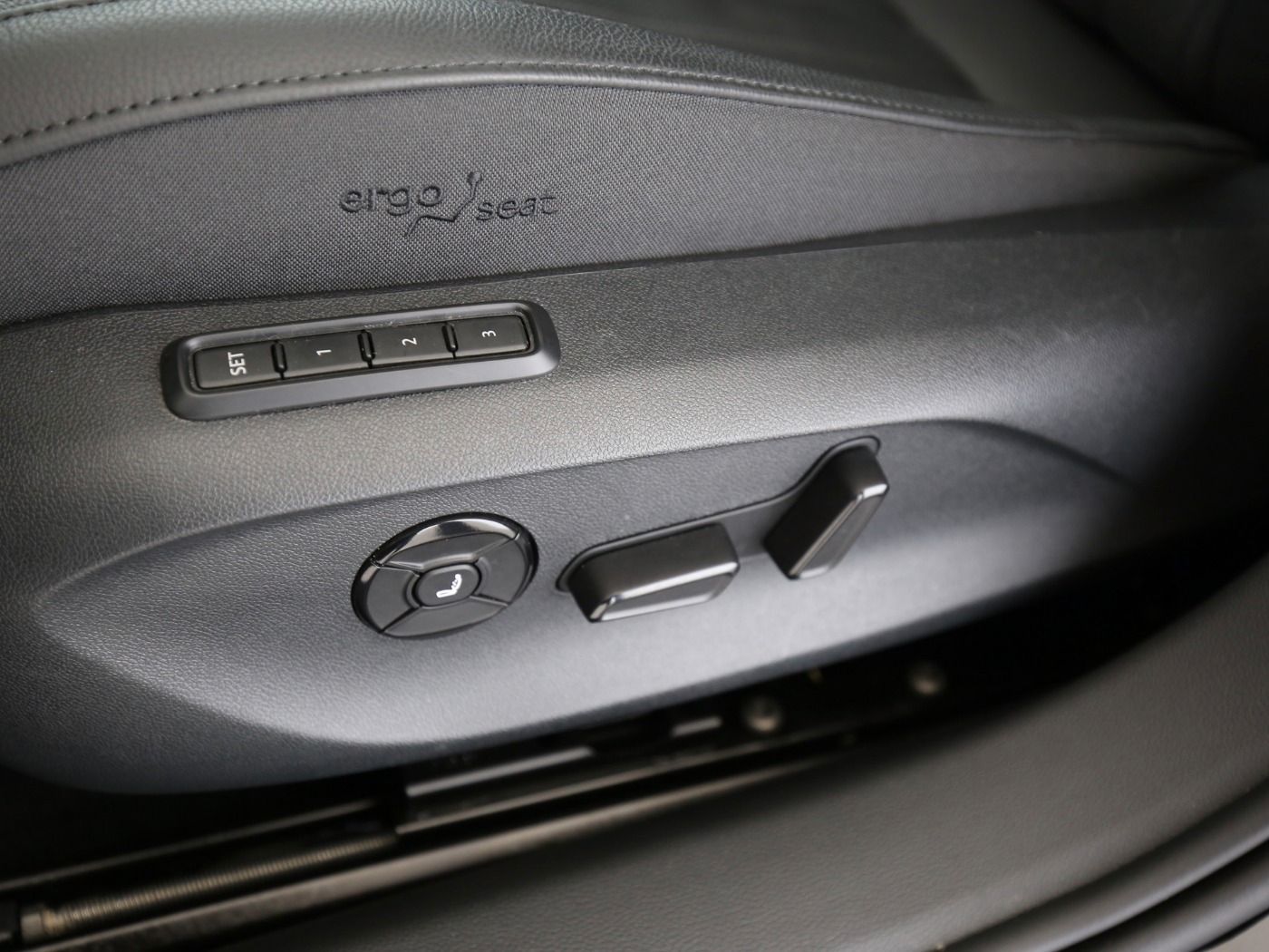 Fahrzeug autohaus mense Fahrzeugabbildung SKODA Superb Combi 110kW 2.0 TDI L&K Matrix|AHK|Pano