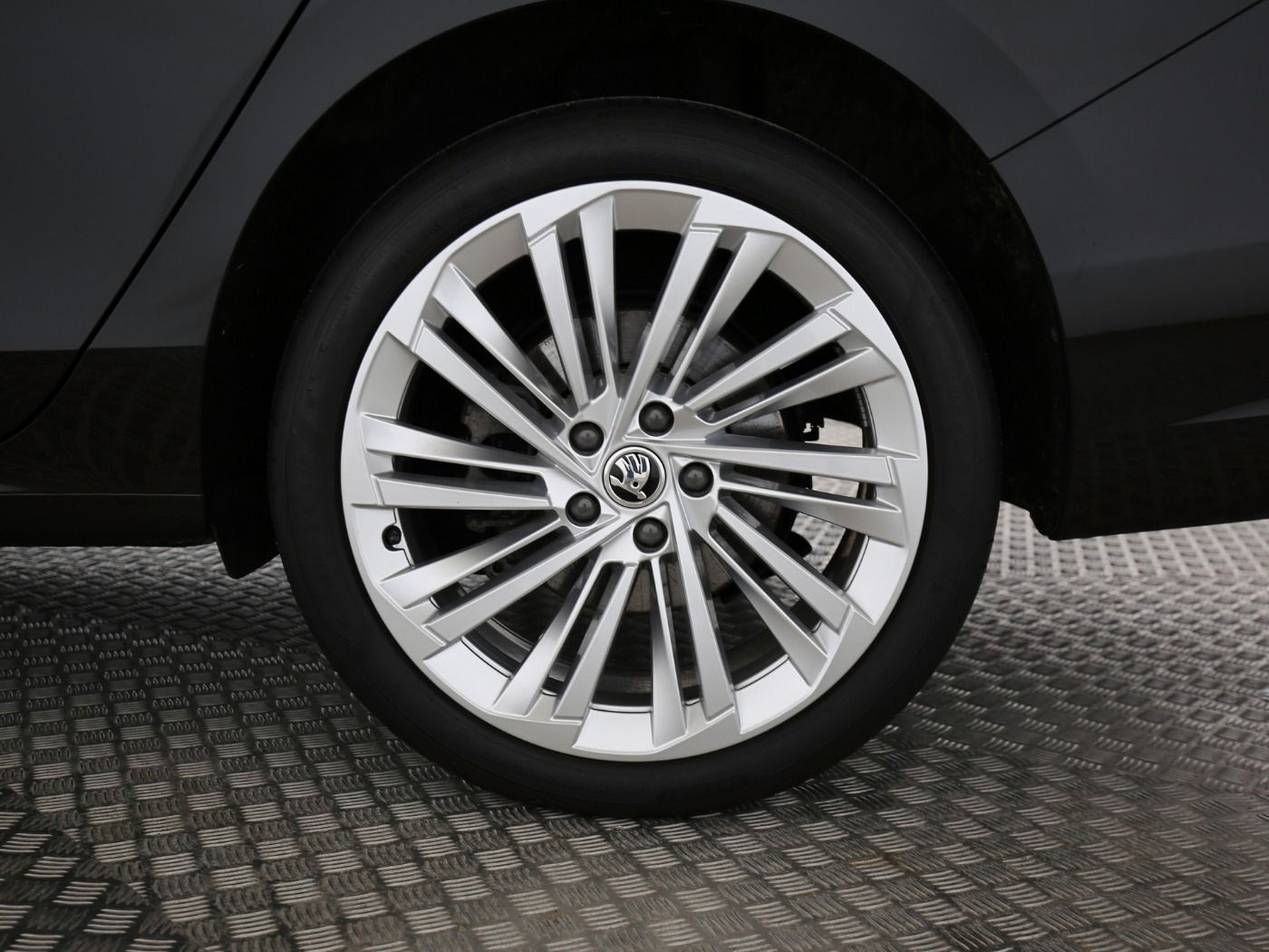 Fahrzeug autohaus mense Fahrzeugabbildung SKODA Superb Combi 110kW 2.0 TDI L&K Matrix|AHK|Pano