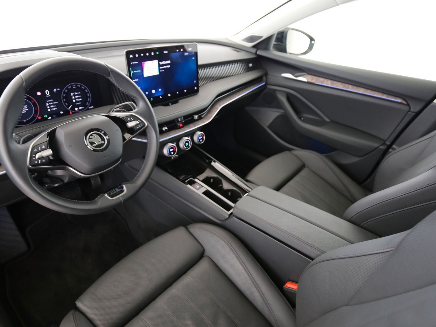 Fahrzeug autohaus mense Fahrzeugabbildung SKODA Superb Combi 110kW 2.0 TDI L&K Matrix|AHK|Pano