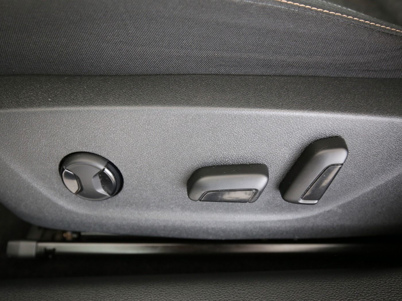 Fahrzeugabbildung SKODA Kamiq 1.0 TSI Style AHK|LED|Navi|Fernlichtass.