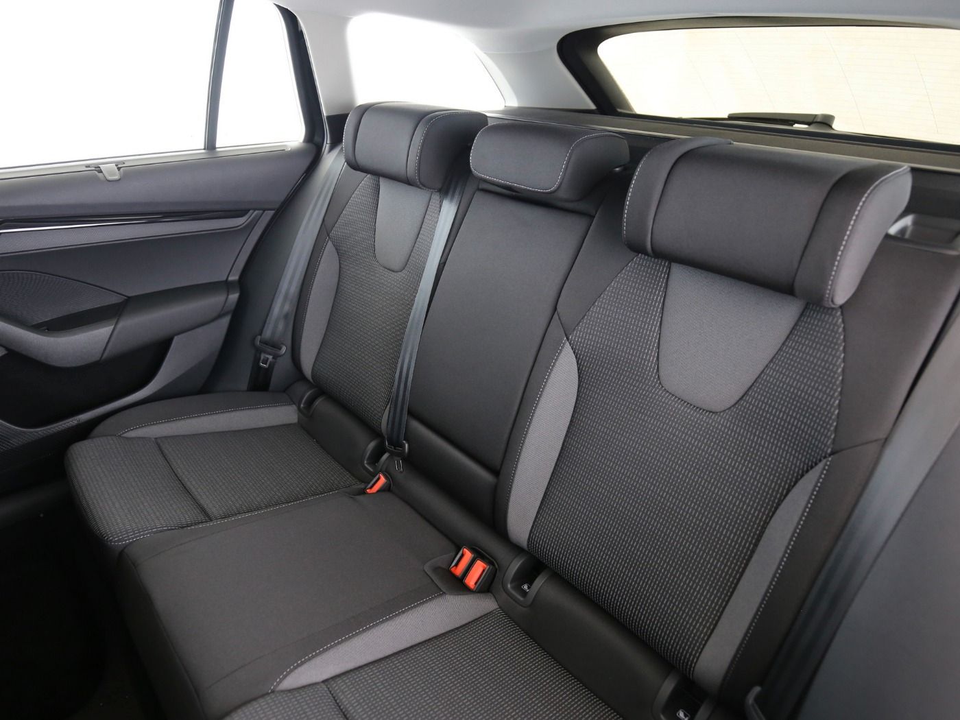 Fahrzeugabbildung SKODA Octavia Combi 1.5 TSI mHEV 85 kW Selection AHK