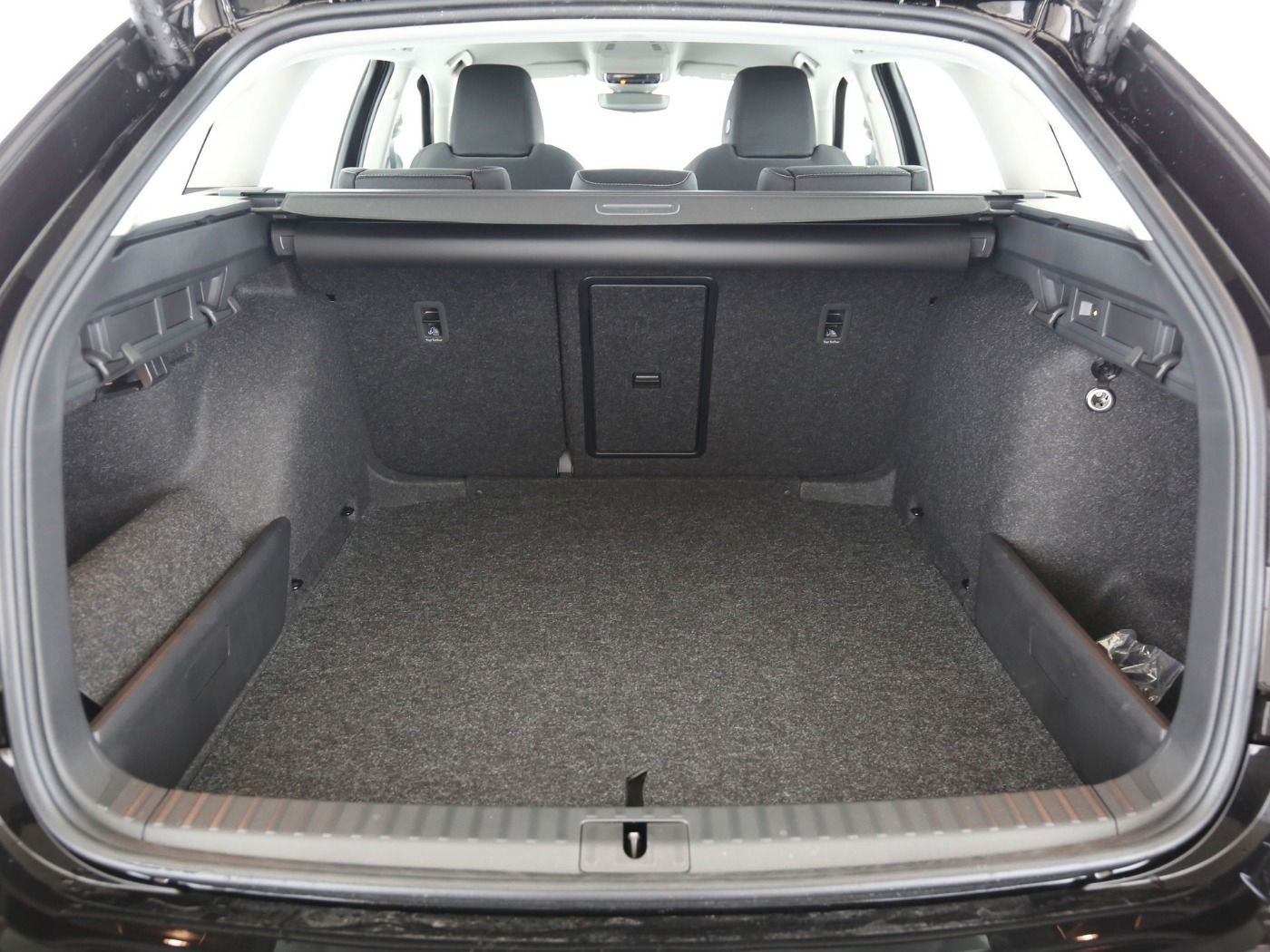 Fahrzeugabbildung SKODA Octavia Combi 1.5 TSI mHEV 85 kW Selection AHK