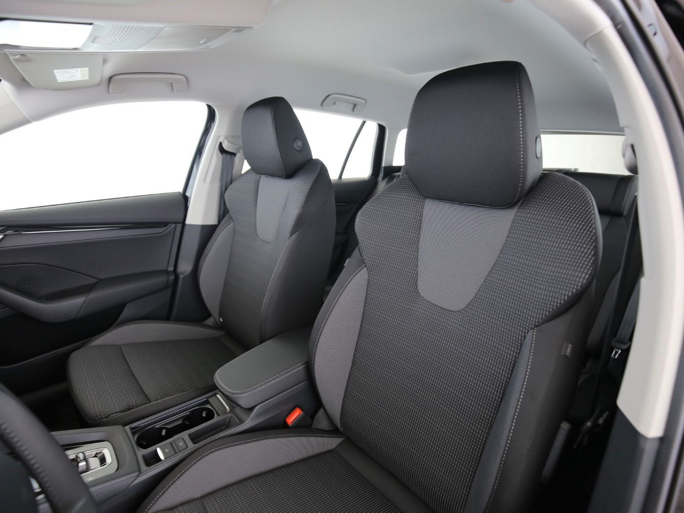 Fahrzeugabbildung SKODA Octavia Combi 1.5 TSI mHEV 85 kW Selection AHK