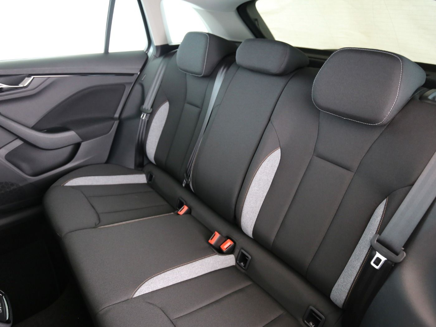 Fahrzeugabbildung SKODA Scala 1.0 TSI TOUR AHK|LED|VirtualCP|PDC|LM