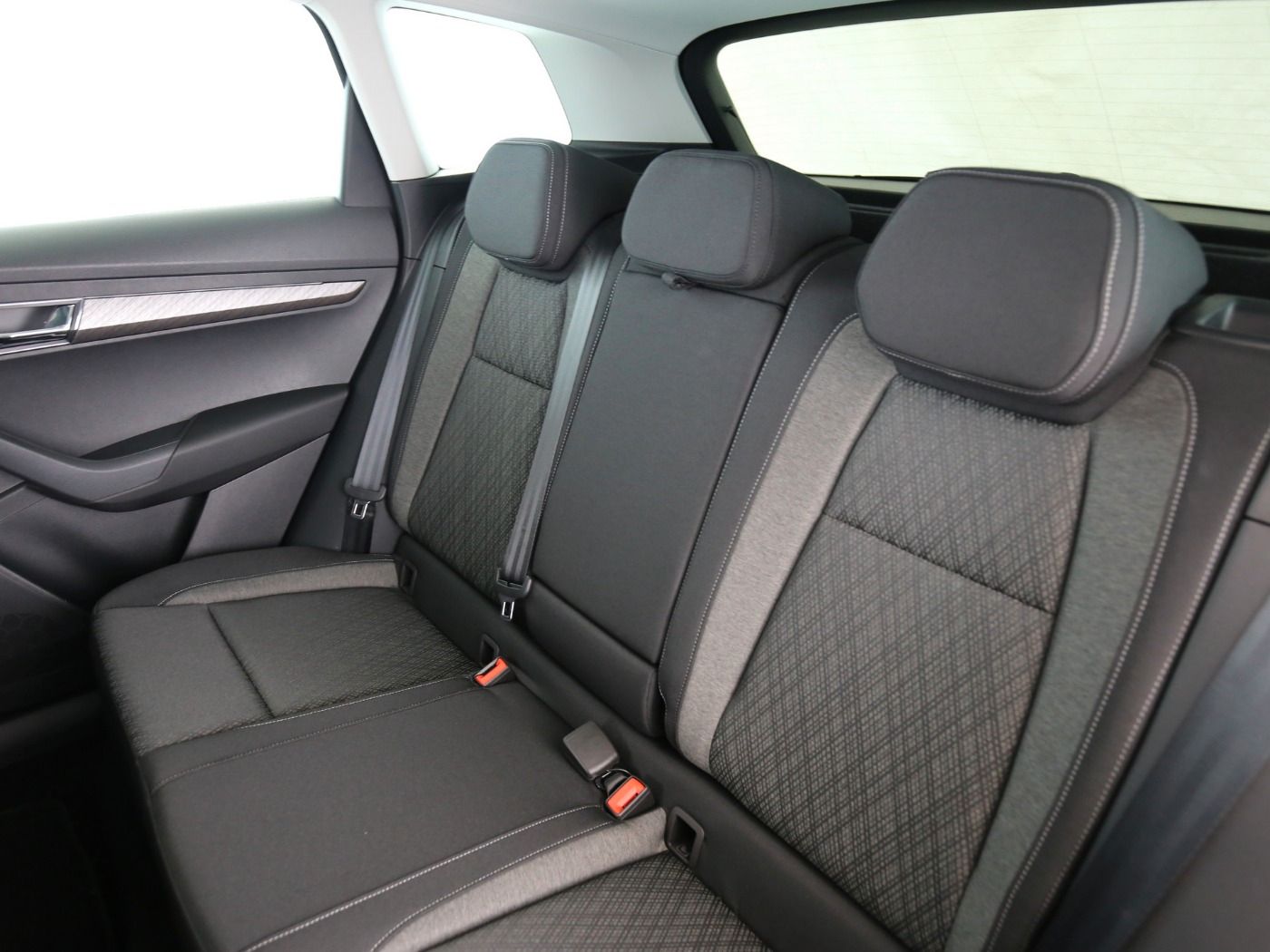 Fahrzeugabbildung SKODA Karoq 1.5 TSI ACT Selection AHK|ACC|LED|Navi|PDC
