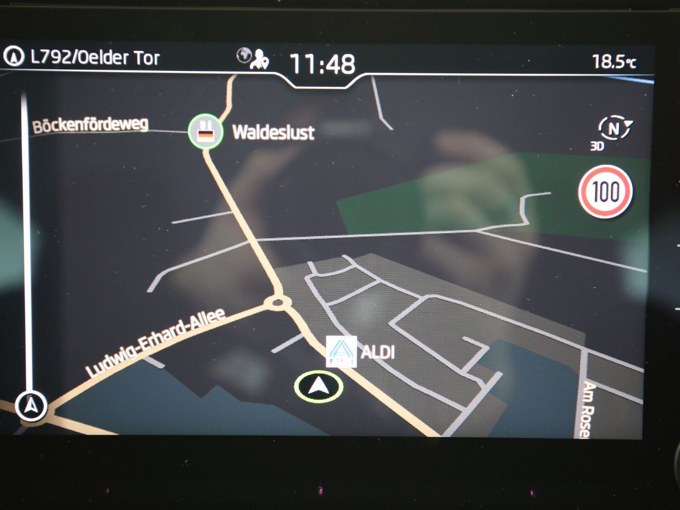 Fahrzeugabbildung SKODA Karoq 1.5 TSI ACT Selection AHK|ACC|LED|Navi|PDC