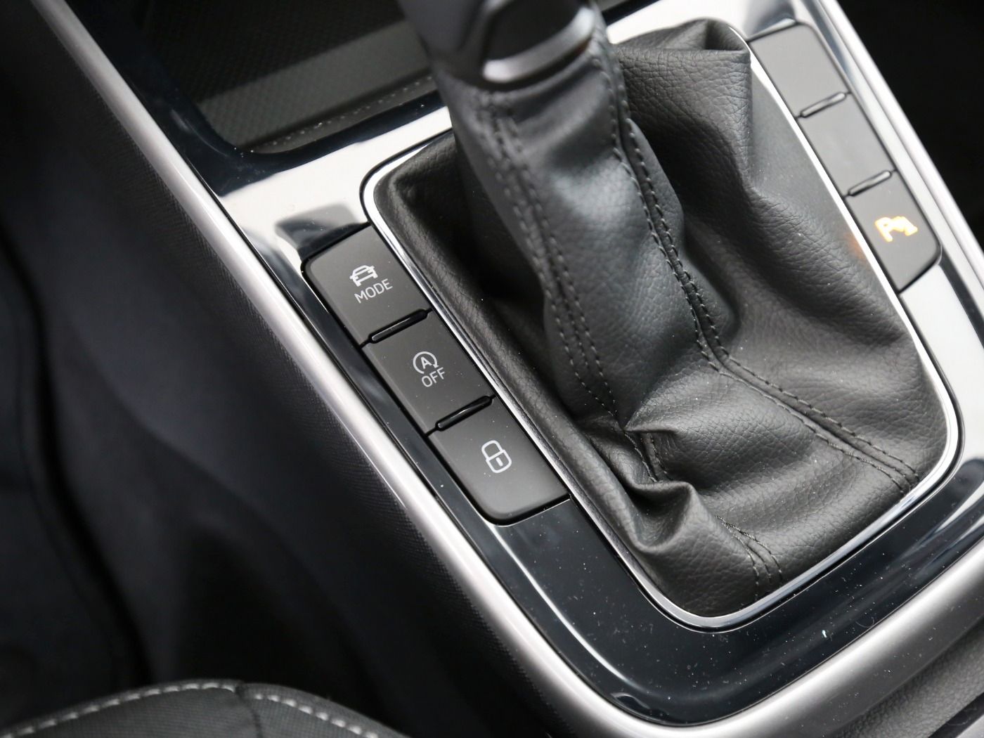 Fahrzeugabbildung SKODA Fabia 1.0 TSI Tour LED|Navi|VirtualCP|DynLicht