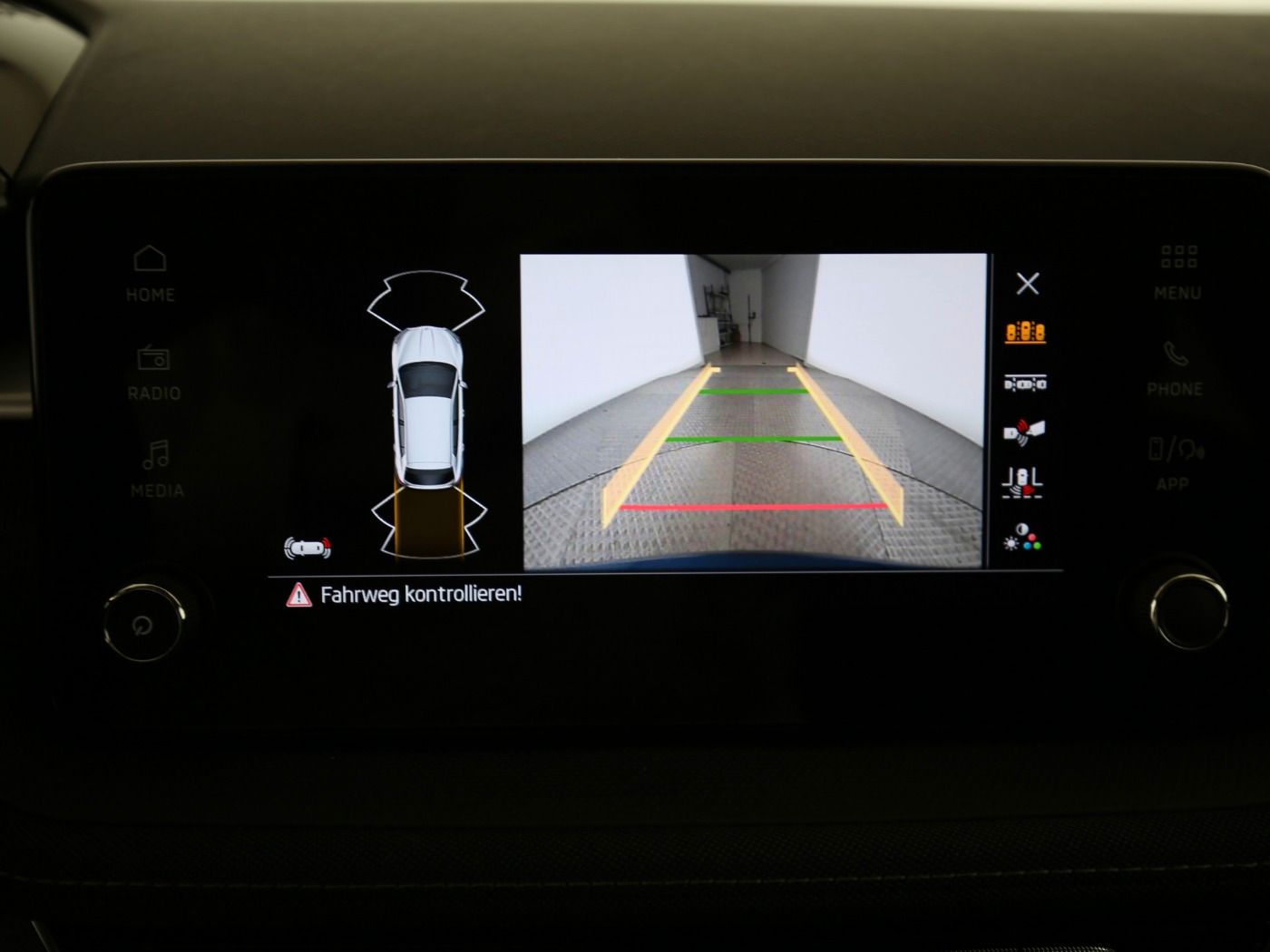 Fahrzeugabbildung SKODA Fabia 1.0 TSI Tour LED|Navi|VirtualCP|DynLicht