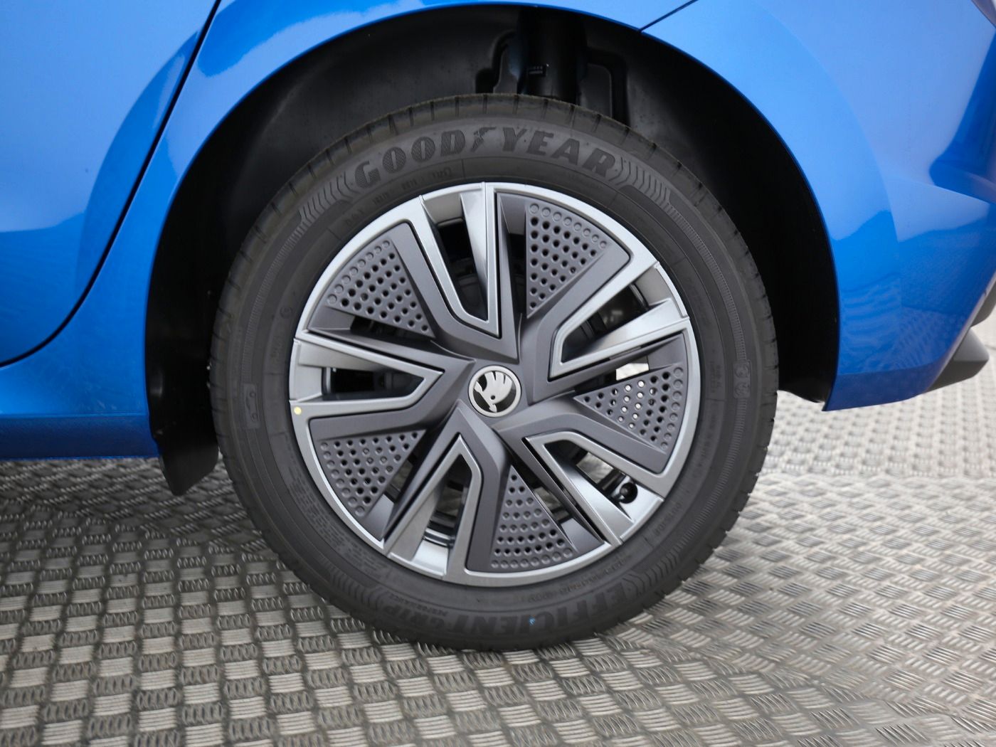 Fahrzeugabbildung SKODA Fabia 1.0 TSI Tour LED|Navi|VirtualCP|DynLicht