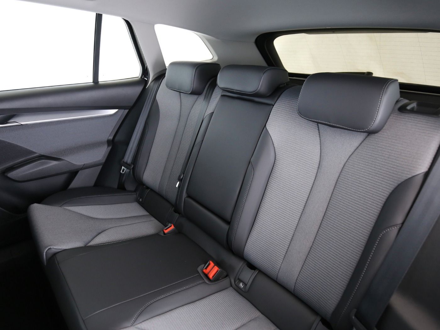 Fahrzeug autohaus mense Fahrzeugabbildung SKODA Enyaq 60 Loft AHK|LED|Navi|VirtualCP|Akustikglas