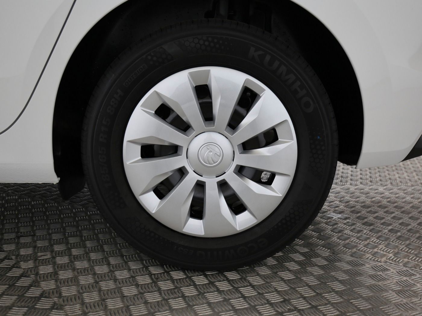 Fahrzeug autohaus mense Fahrzeugabbildung SKODA Fabia 1.0 MPI Essence LED|LaneAss|PDC|SHZG