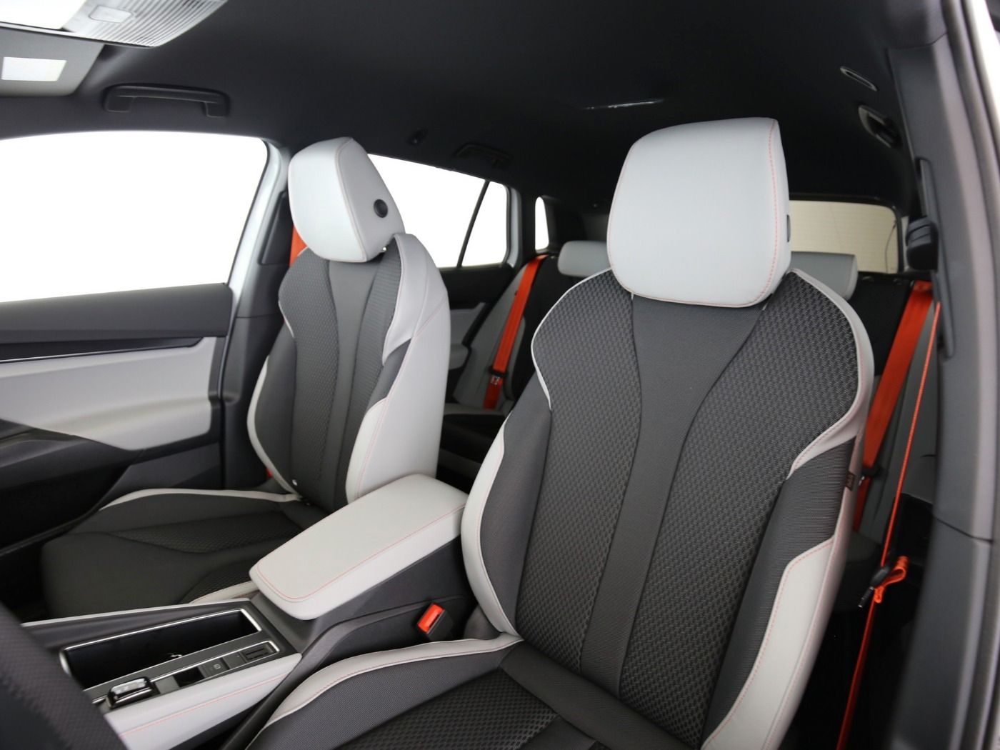 Fahrzeug autohaus mense Fahrzeugabbildung SKODA Elroq 85 Lodge ACC|LED|Massage|Navi|VirtualCP|LM