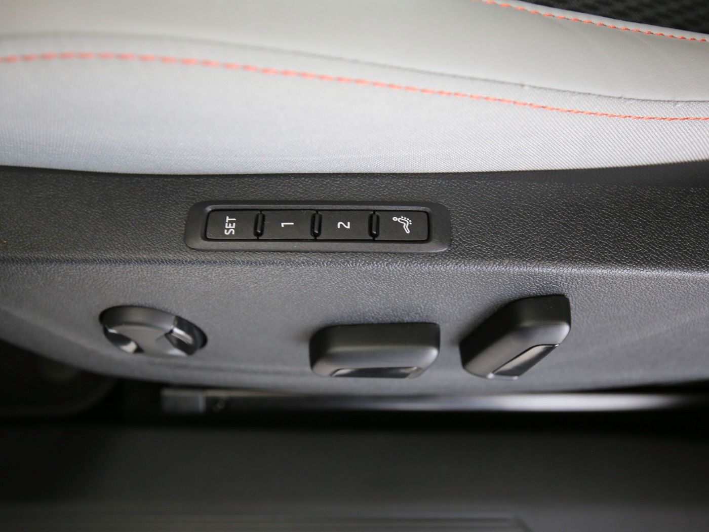 Fahrzeugabbildung SKODA Elroq 85 Lodge LED|Navi|VirtualCP|Fernlichtass.