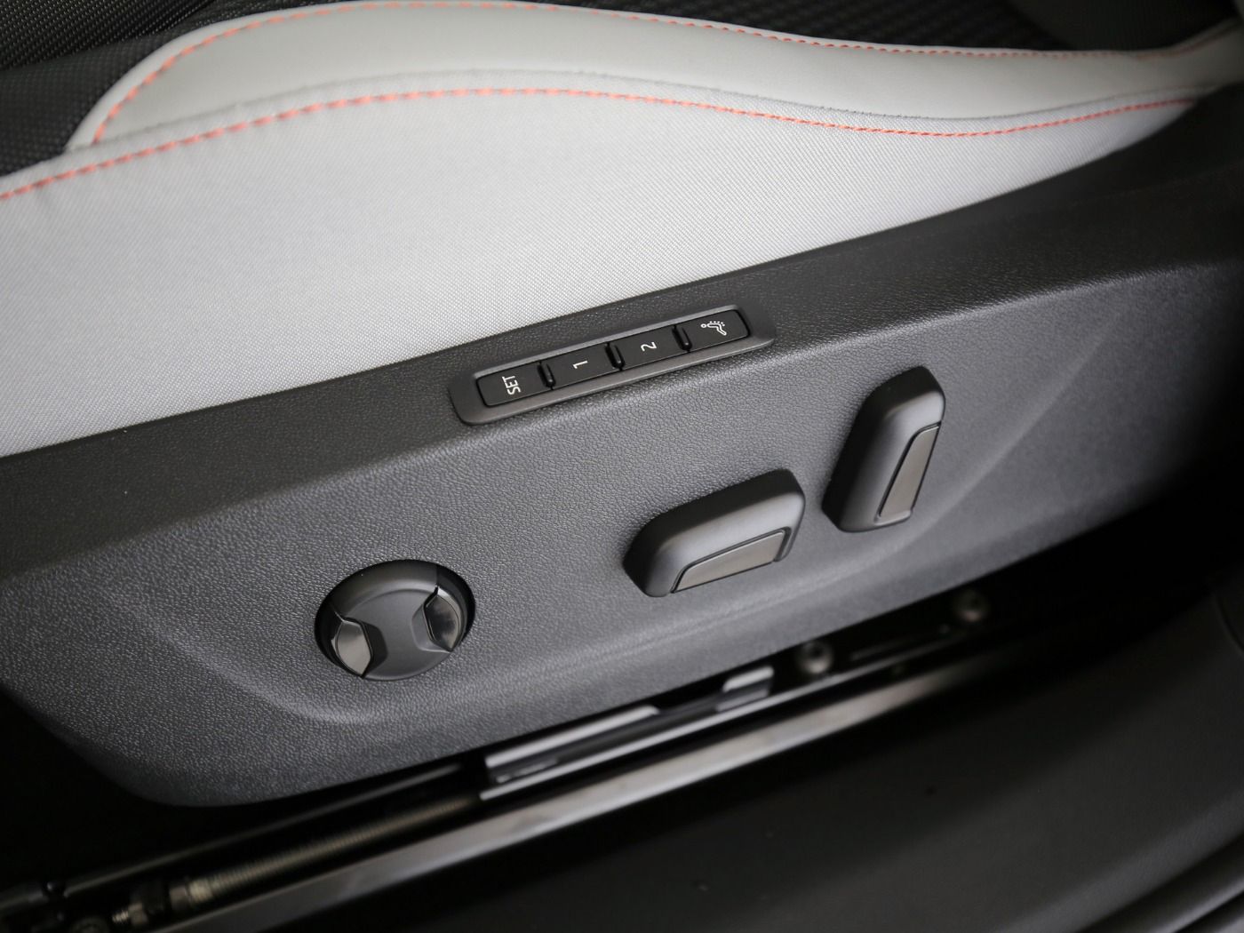 Fahrzeug autohaus mense Fahrzeugabbildung SKODA Elroq 85 Lodge ACC|LED|Massage|Navi|VirtualCP|LM