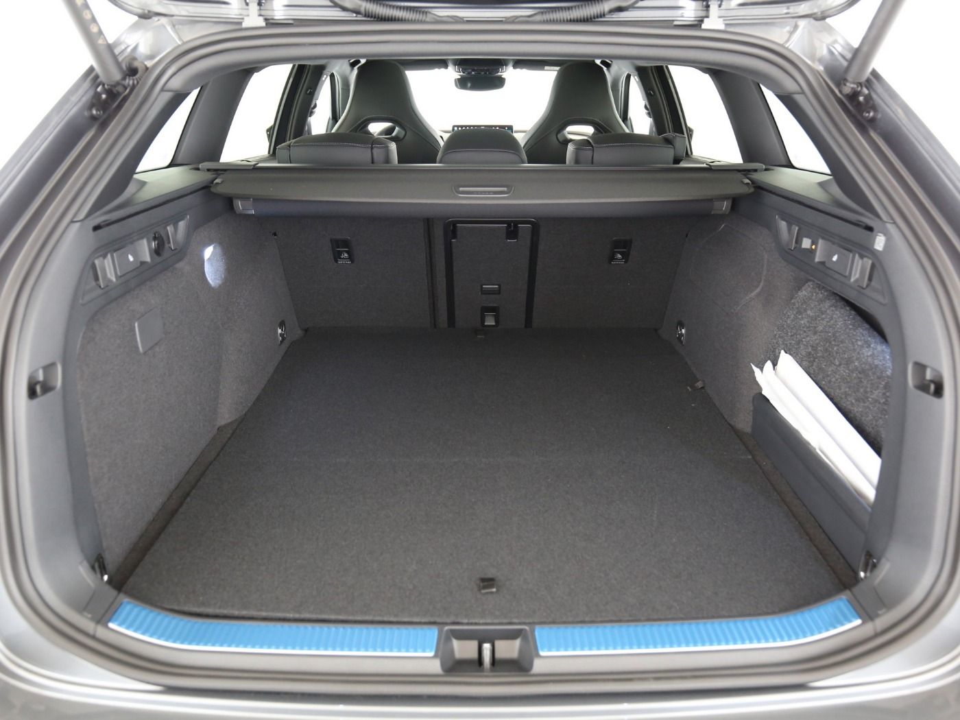 Fahrzeugabbildung SKODA Superb Combi 1.5 TSI iV W Sportline Matrix|AHK