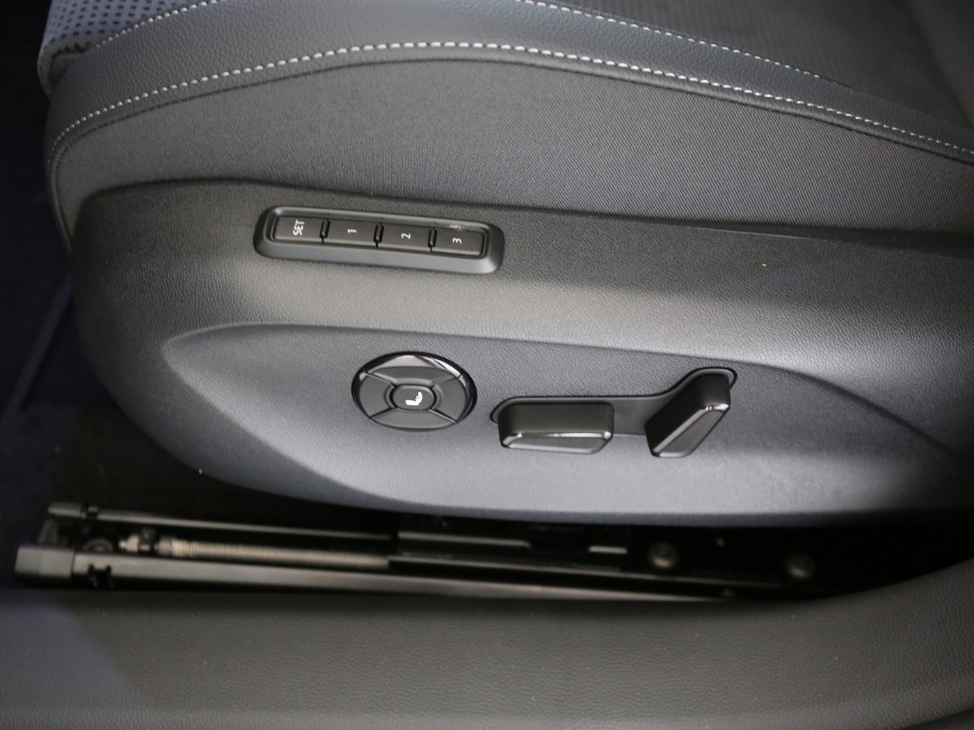 Fahrzeugabbildung SKODA Superb Combi 1.5 TSI iV W Sportline Matrix|AHK