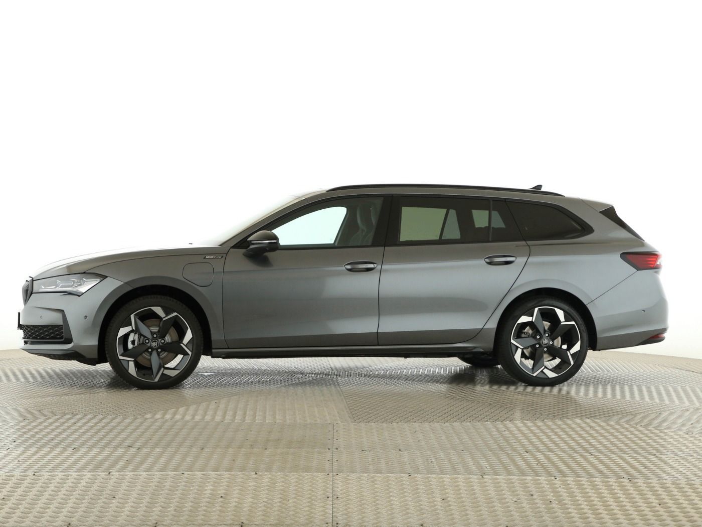 Fahrzeugabbildung SKODA Superb Combi 1.5 TSI iV W Sportline Matrix|AHK
