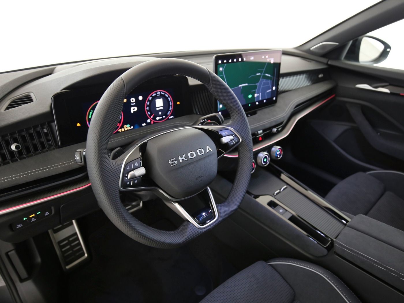 Fahrzeugabbildung SKODA Superb Combi 1.5 TSI iV W Sportline Matrix|AHK