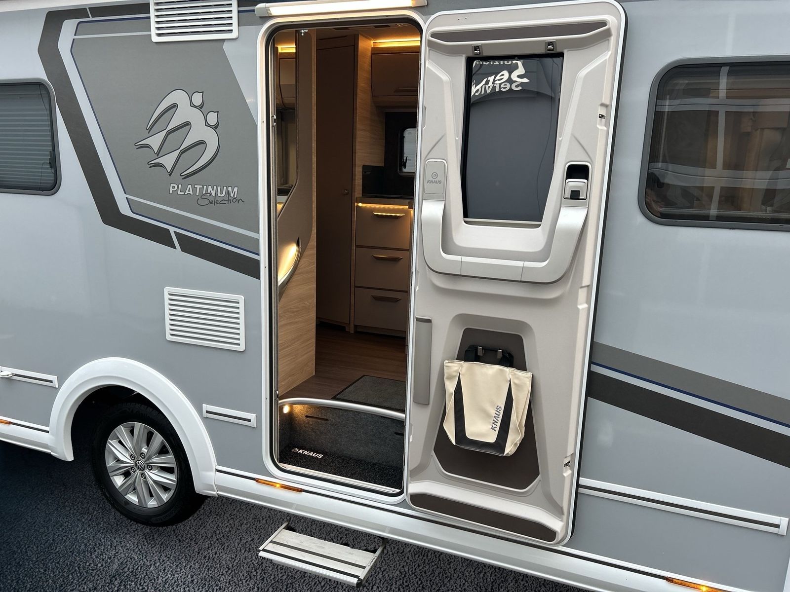 Fahrzeugabbildung Knaus Van Ti Plus 700 LF Plainum AUT