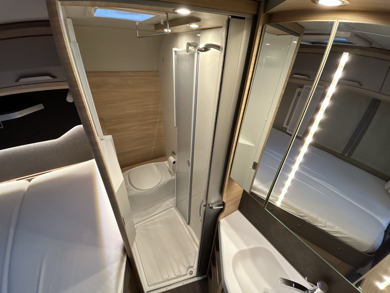 Fahrzeugabbildung Knaus Van Ti Plus 700 LF Plainum AUT