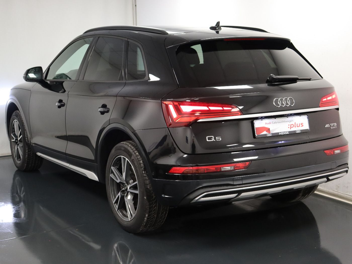 Fahrzeugabbildung Audi Q5 45 TFSI quattro S tronic S line Matrix|AHK|LM