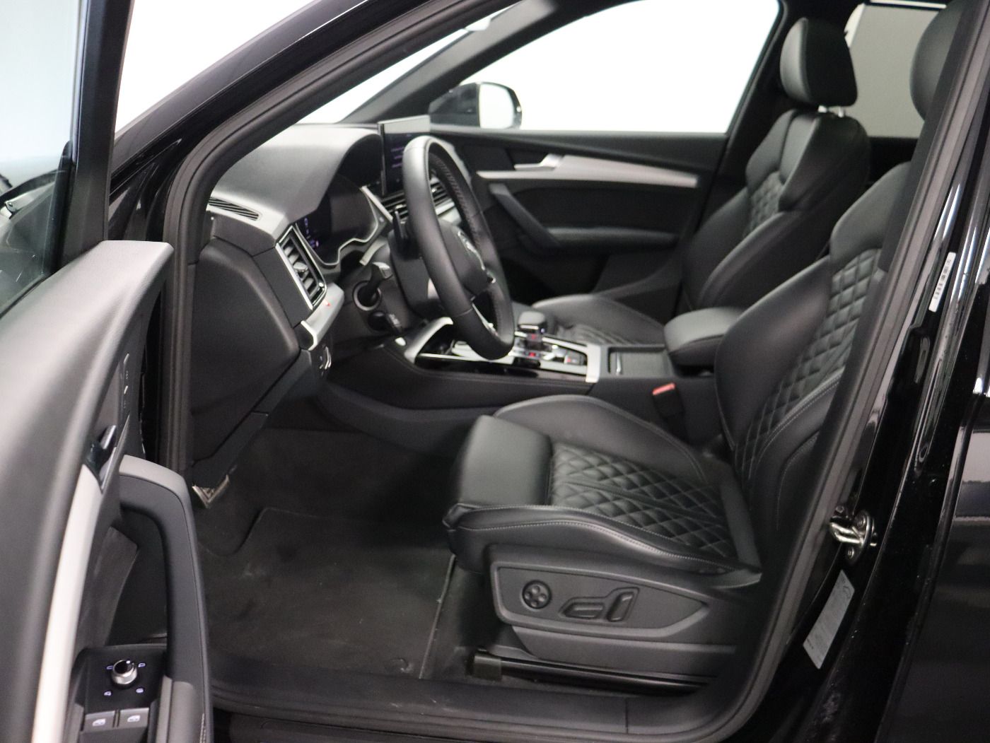 Fahrzeugabbildung Audi Q5 45 TFSI quattro S tronic S line Matrix|AHK|LM