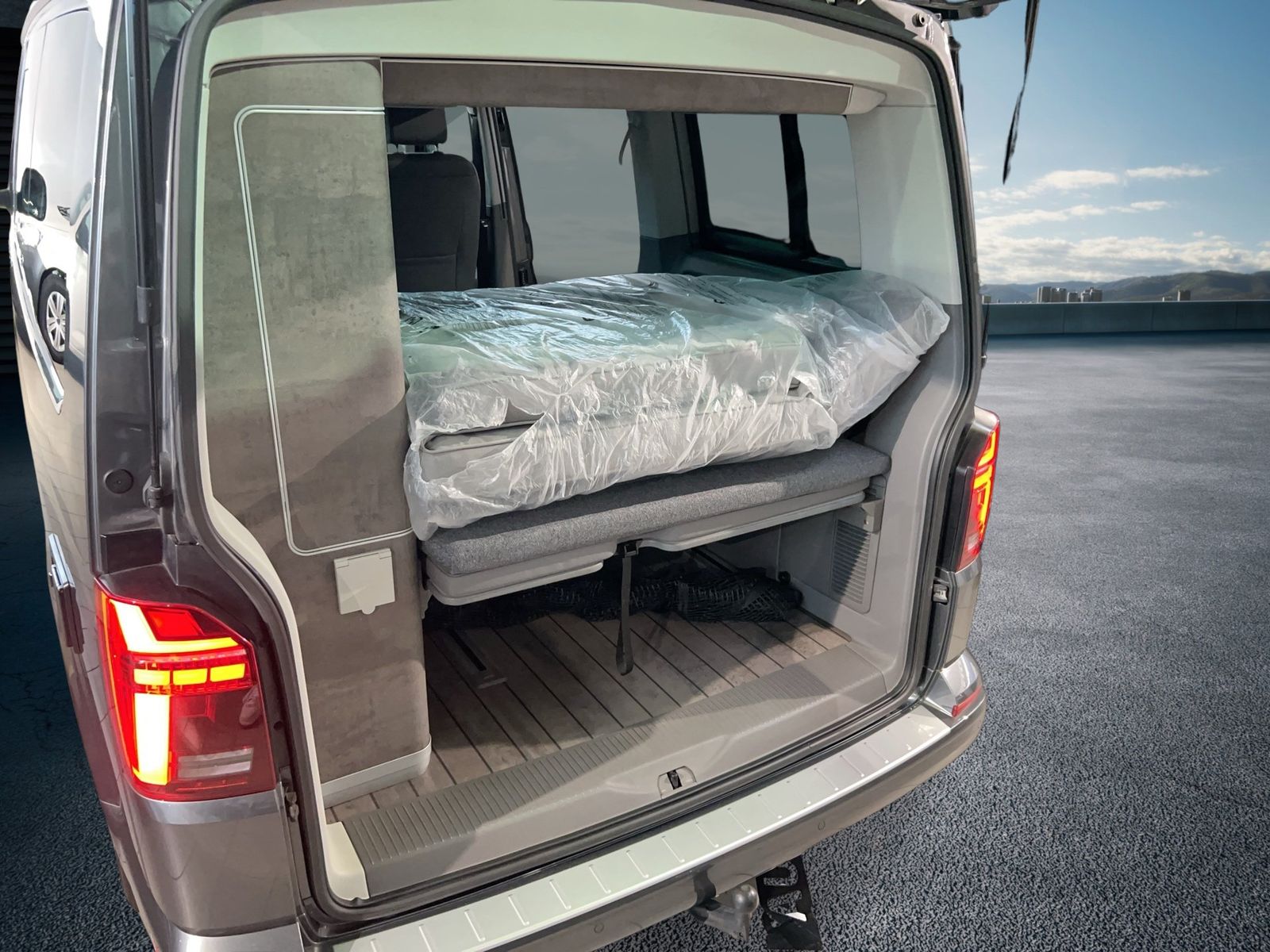 Fahrzeug autohaus mense Fahrzeugabbildung Volkswagen California 6.1 Ocean Aufstelldach Motor: 2.0 l T
