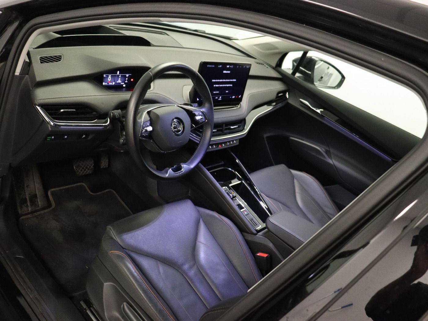 Fahrzeug autohaus mense Fahrzeugabbildung SKODA Enyaq iV 80 |AHK|4xSHZ|FLA|ACC|HUD|KeyLess|Navi