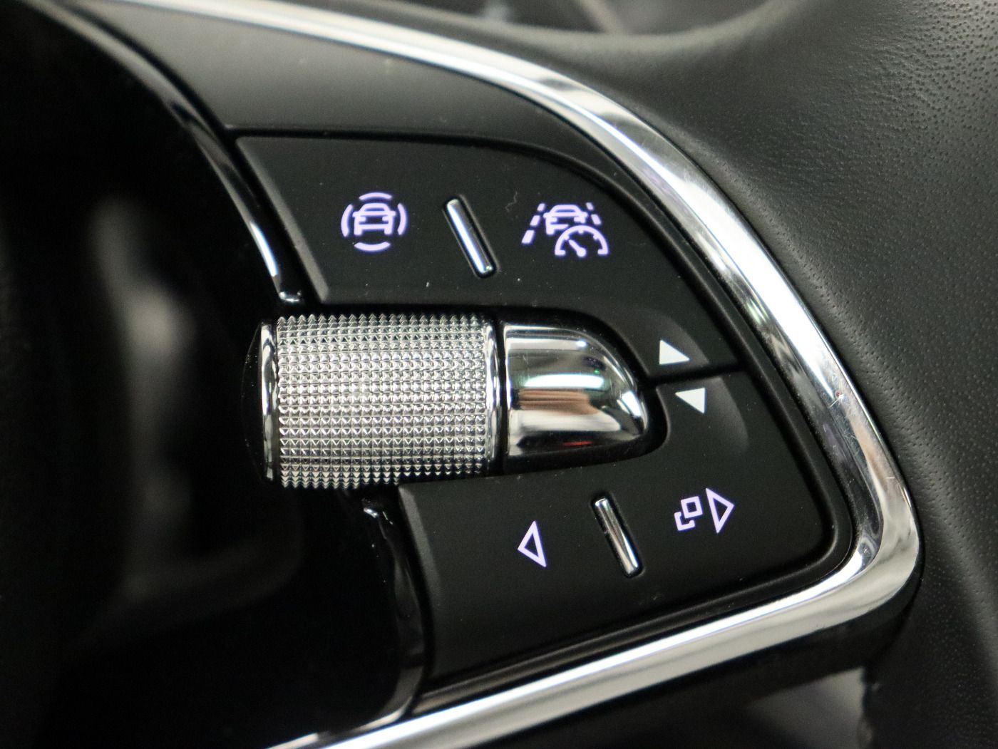 Fahrzeugabbildung SKODA Enyaq iV 80 |Pano|4xSHZ|FLA|ACC|WPumpe|HUD|SpurH