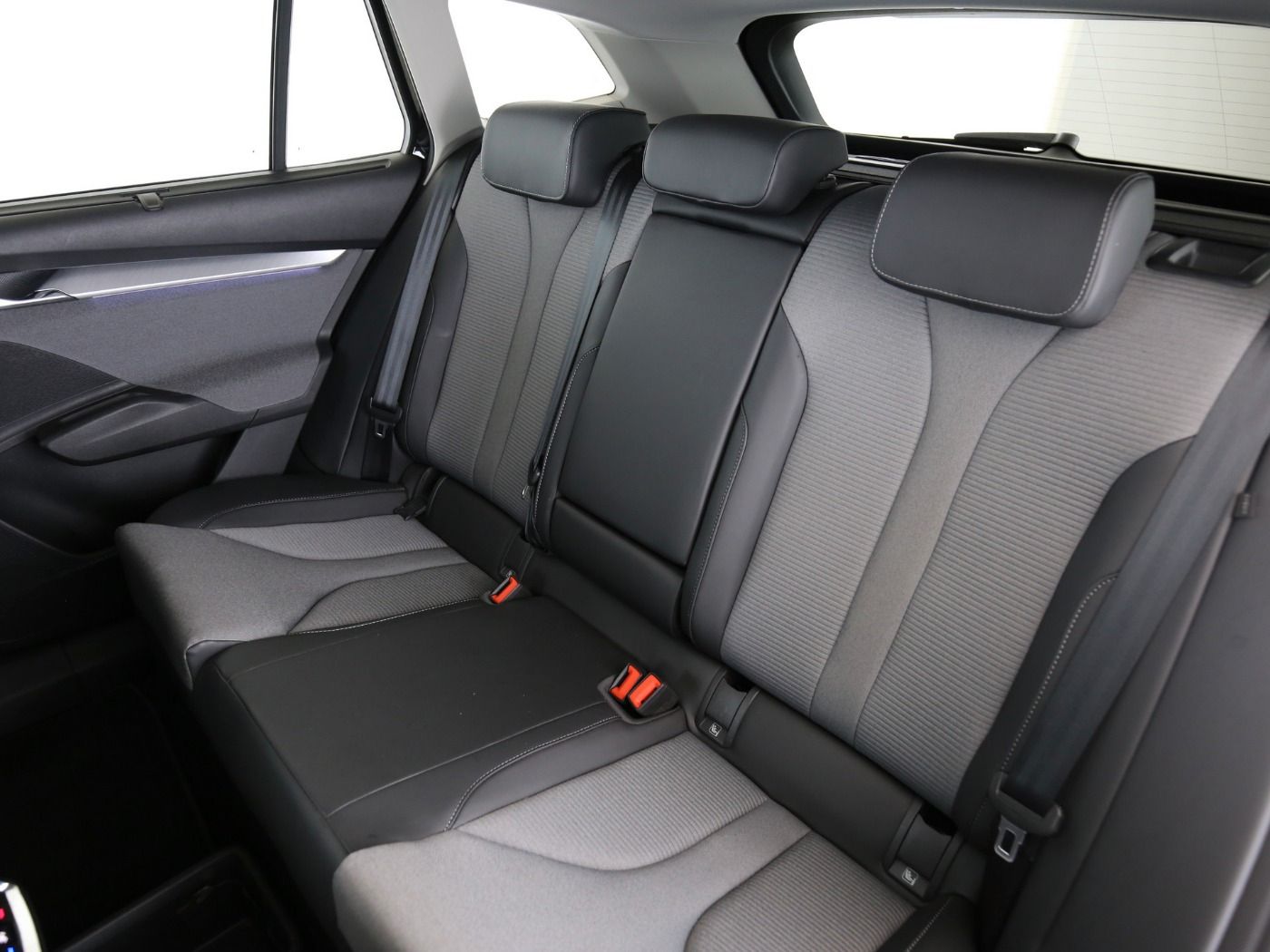 Fahrzeugabbildung SKODA Enyaq 60 Loft ACC|LED|Navi|VirtualCP|Akustikglas