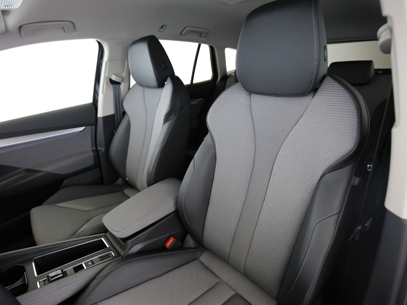 Fahrzeugabbildung SKODA Enyaq 60 Loft ACC|LED|Navi|VirtualCP|Akustikglas