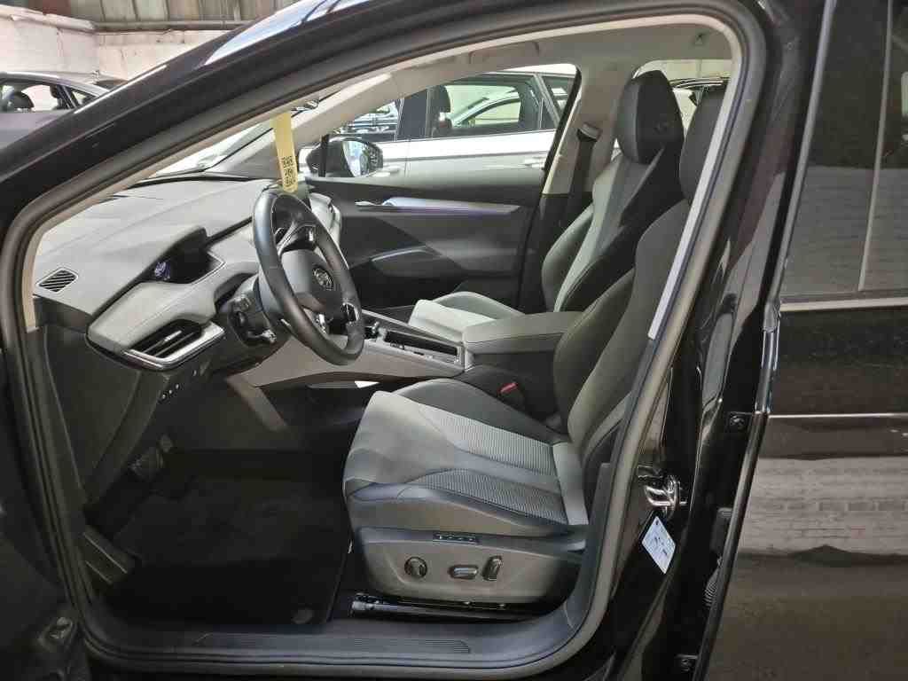 Fahrzeugabbildung SKODA Enyaq 60 Loft ACC|LED|Navi|VirtualCP|Akustikglas