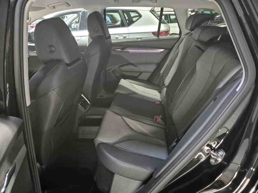 Fahrzeugabbildung SKODA Enyaq 60 Loft ACC|LED|Navi|VirtualCP|Akustikglas