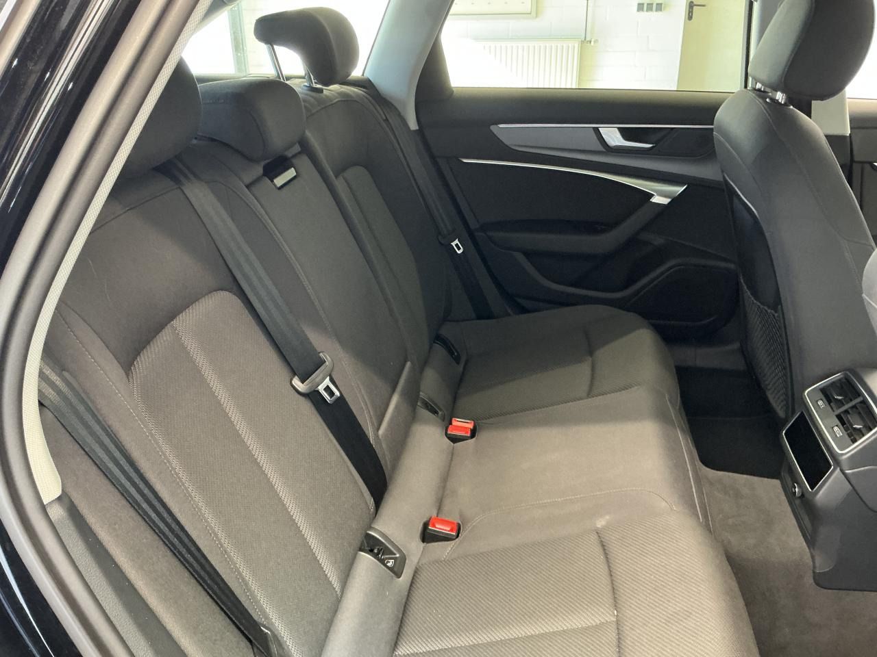 Fahrzeugabbildung Audi A6 40 2.0 TDI Avant basis Matrix|CarPlay|ACC|LED