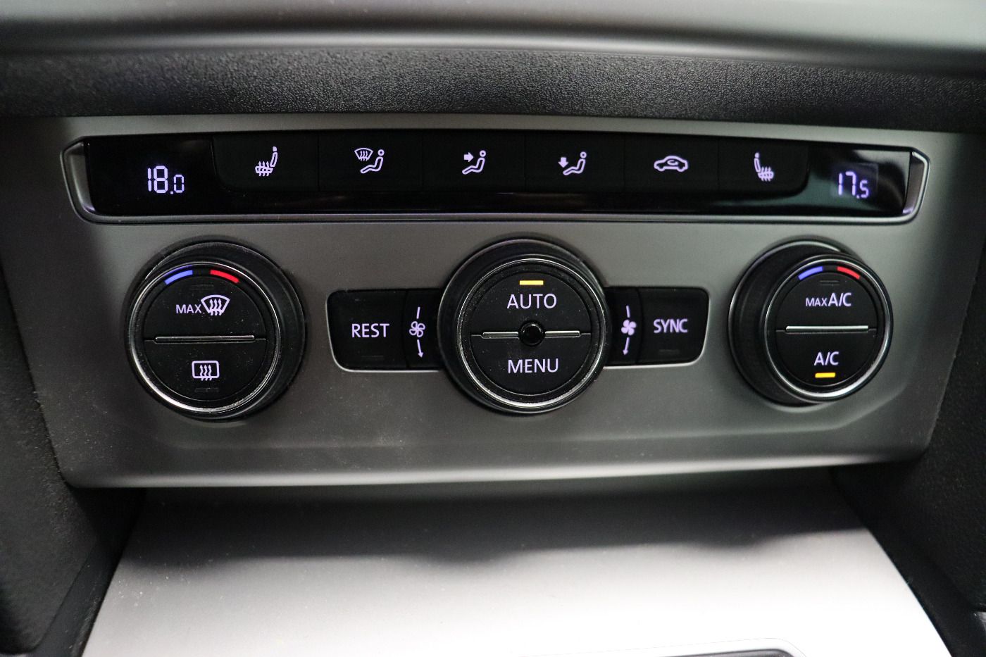 Fahrzeug autohaus mense Fahrzeugabbildung Volkswagen Passat Variant 1.4 TSI ACC|Navi|KlimaA|PDC|SHZG