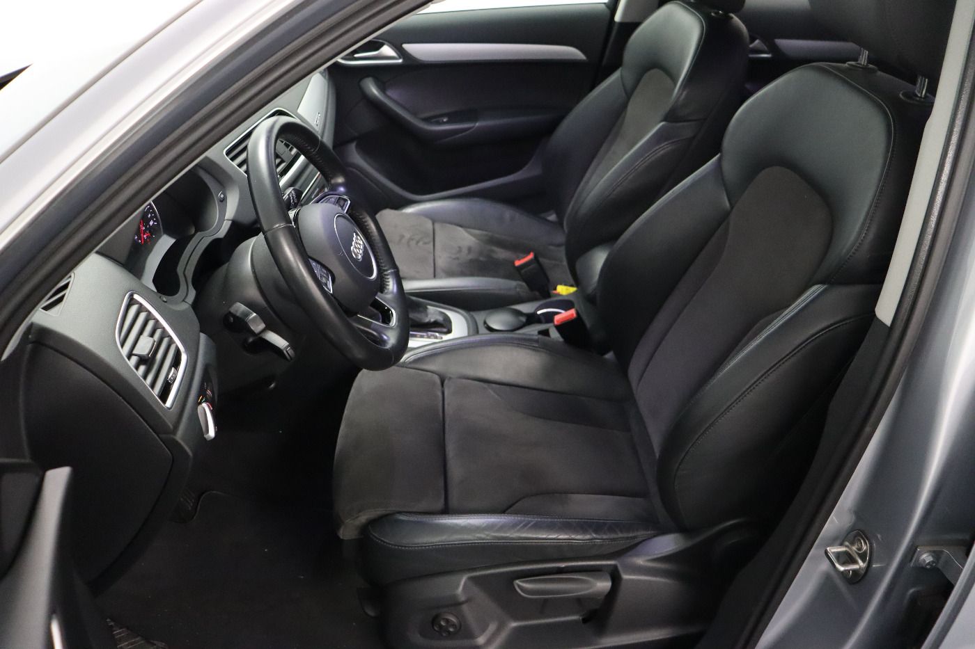 Fahrzeugabbildung Audi Q3 2.0 TDI quattro S tronic sport AHK|Navi