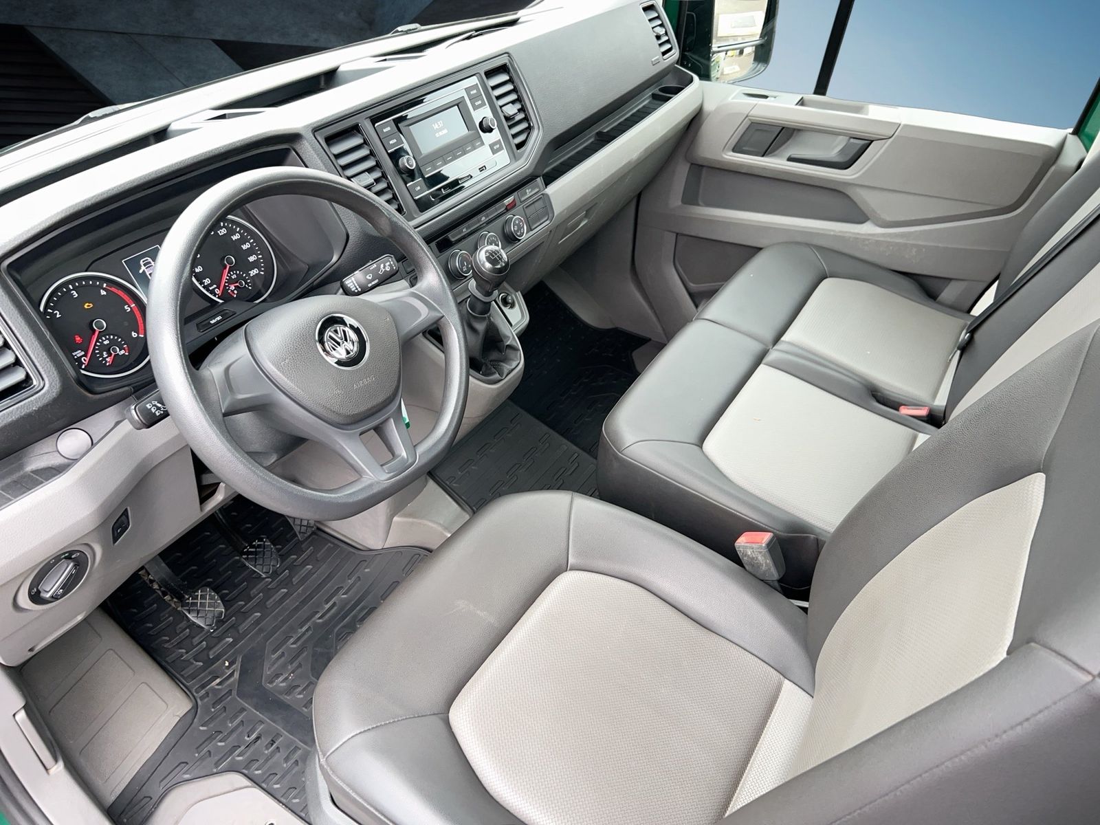 Fahrzeugabbildung Volkswagen Crafter 2.0 TDI RWD Pritsche 35 lang AHK|KlimaA