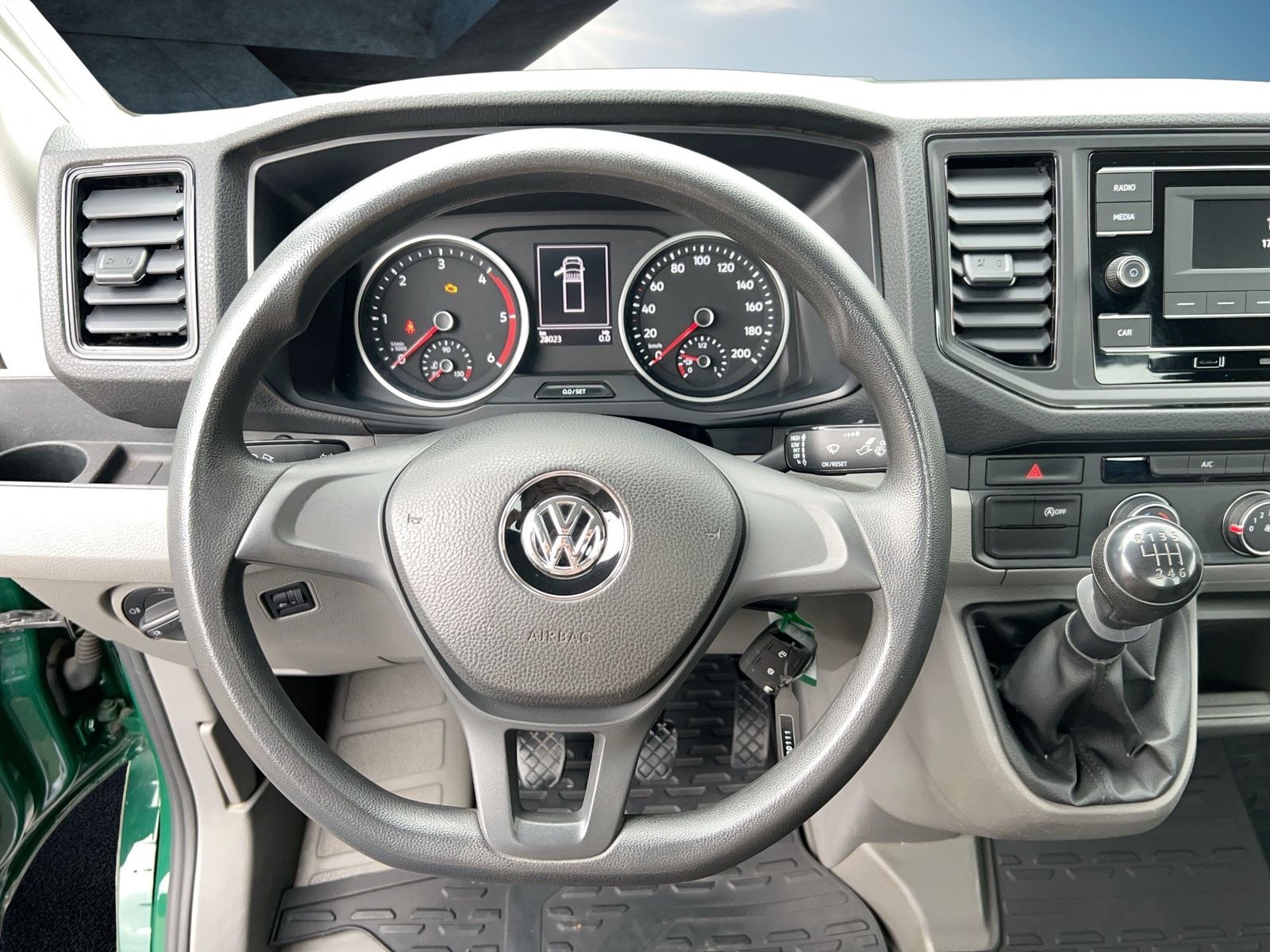 Fahrzeugabbildung Volkswagen Crafter 2.0 TDI RWD Pritsche 35 lang AHK|KlimaA