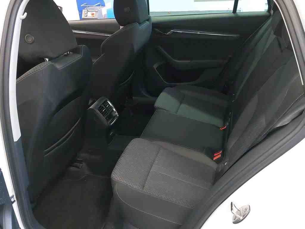 Fahrzeugabbildung SKODA Octavia Combi 2.0 TDI Style HUD|ACC|LED|Navi|PDC