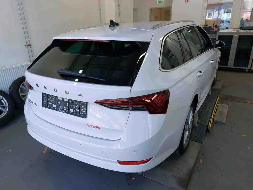 Fahrzeugabbildung SKODA Octavia Combi 2.0 TDI Style HUD|ACC|LED|Navi|PDC