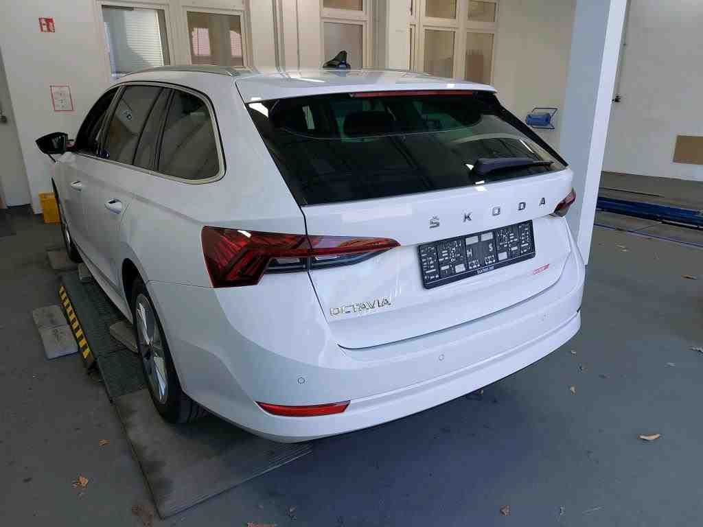 Fahrzeugabbildung SKODA Octavia Combi 2.0 TDI Style HUD|ACC|LED|Navi|PDC