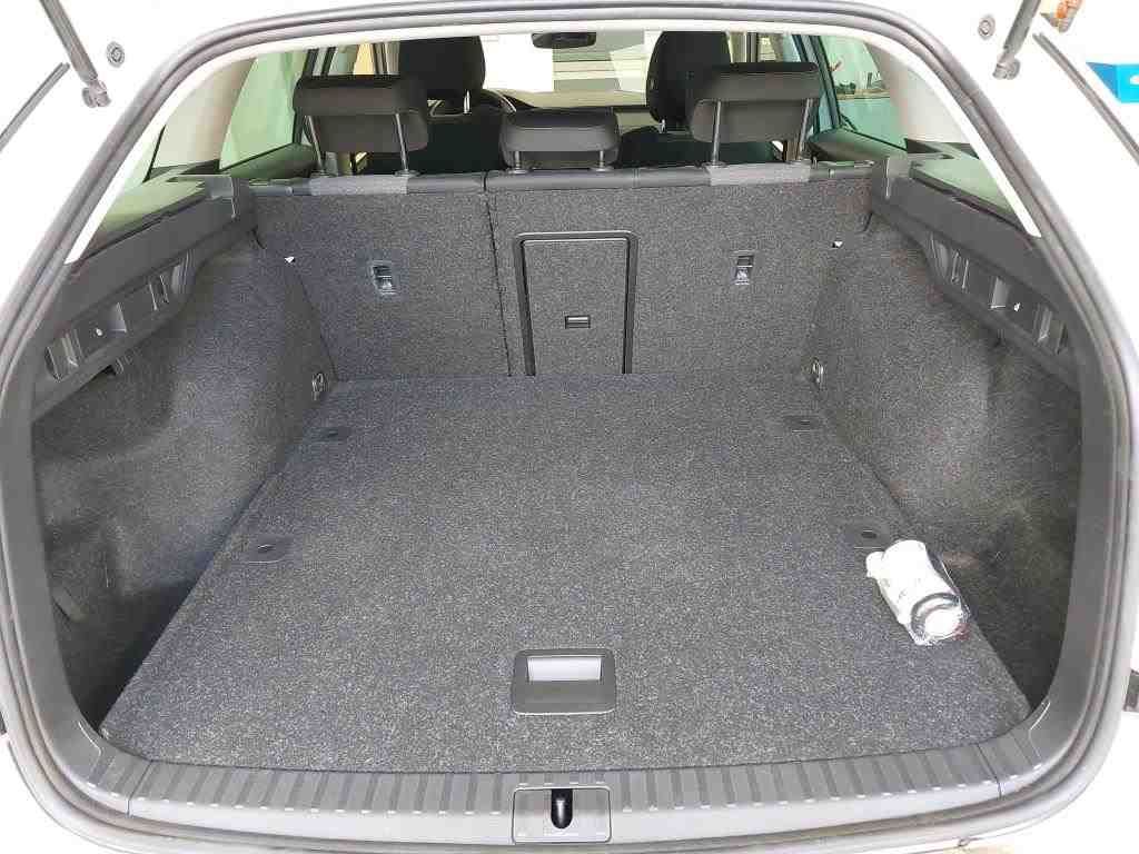 Fahrzeugabbildung SKODA Octavia Combi 2.0 TDI Style HUD|ACC|LED|Navi|PDC
