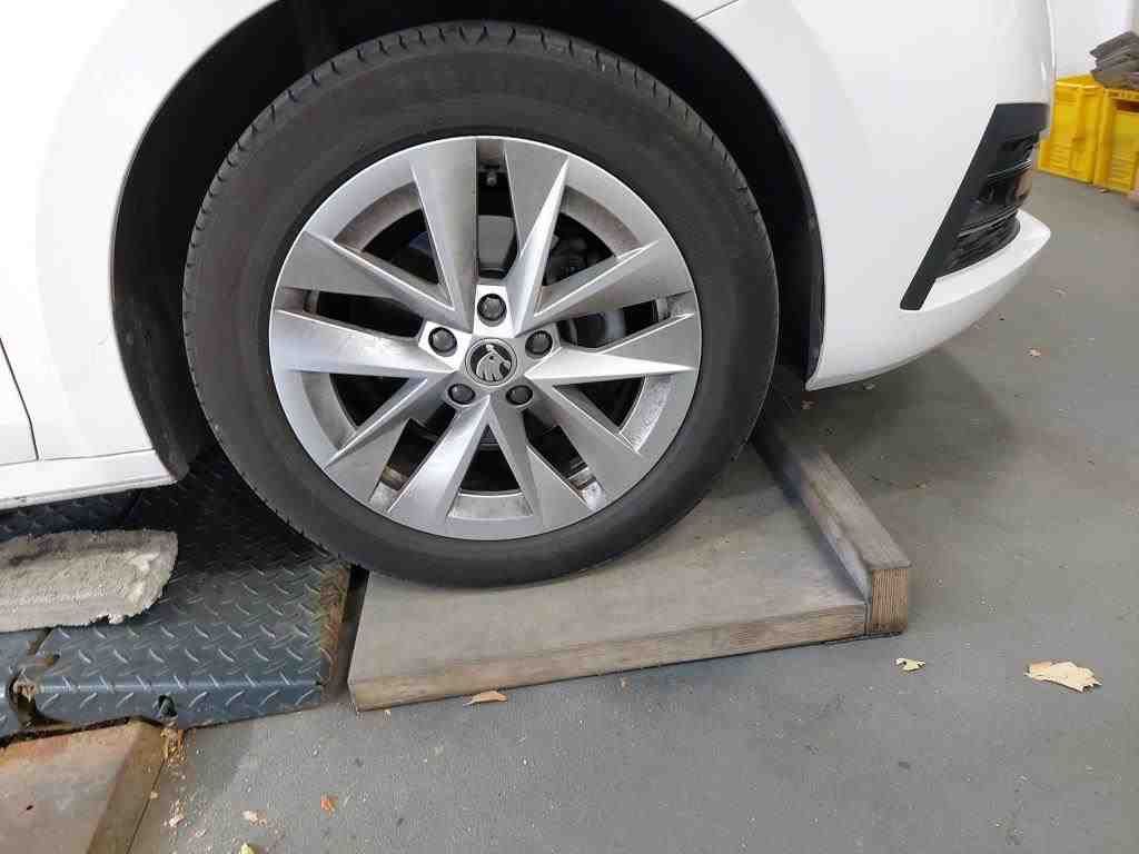 Fahrzeugabbildung SKODA Octavia Combi 2.0 TDI Style HUD|ACC|LED|Navi|PDC
