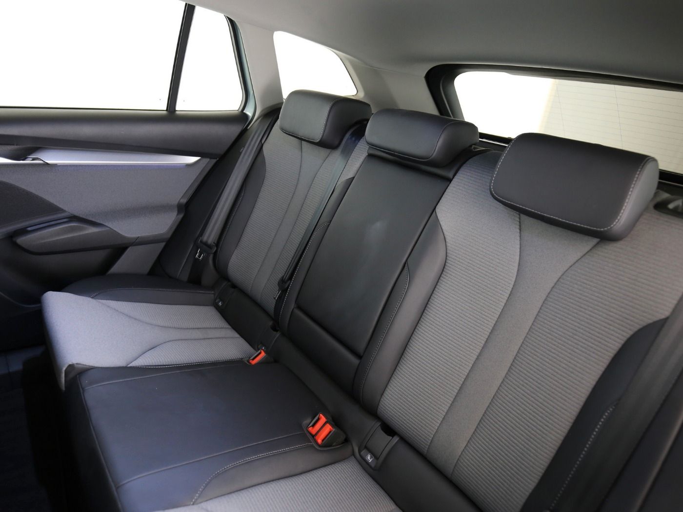 Fahrzeugabbildung SKODA Enyaq 80 Loft AHK|4xSHZG|ACC|LED|Navi|VirtualCP