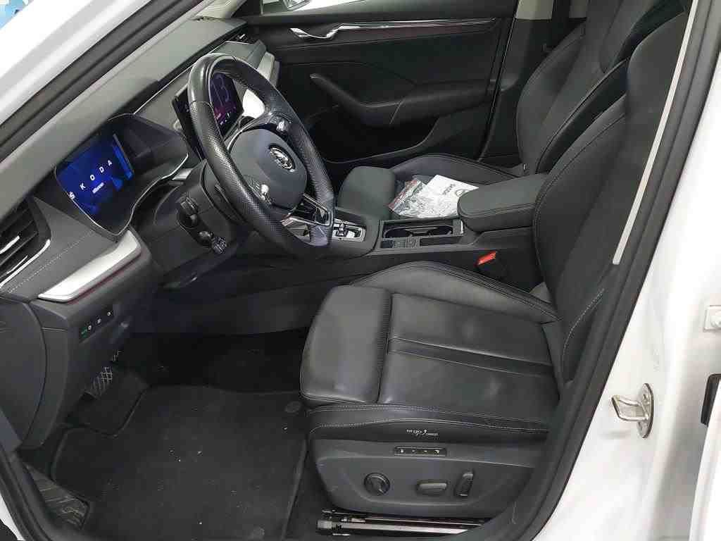 Fahrzeugabbildung SKODA Octavia Combi 2.0 TDI Style HUD|4xSHZG|ACC|LED